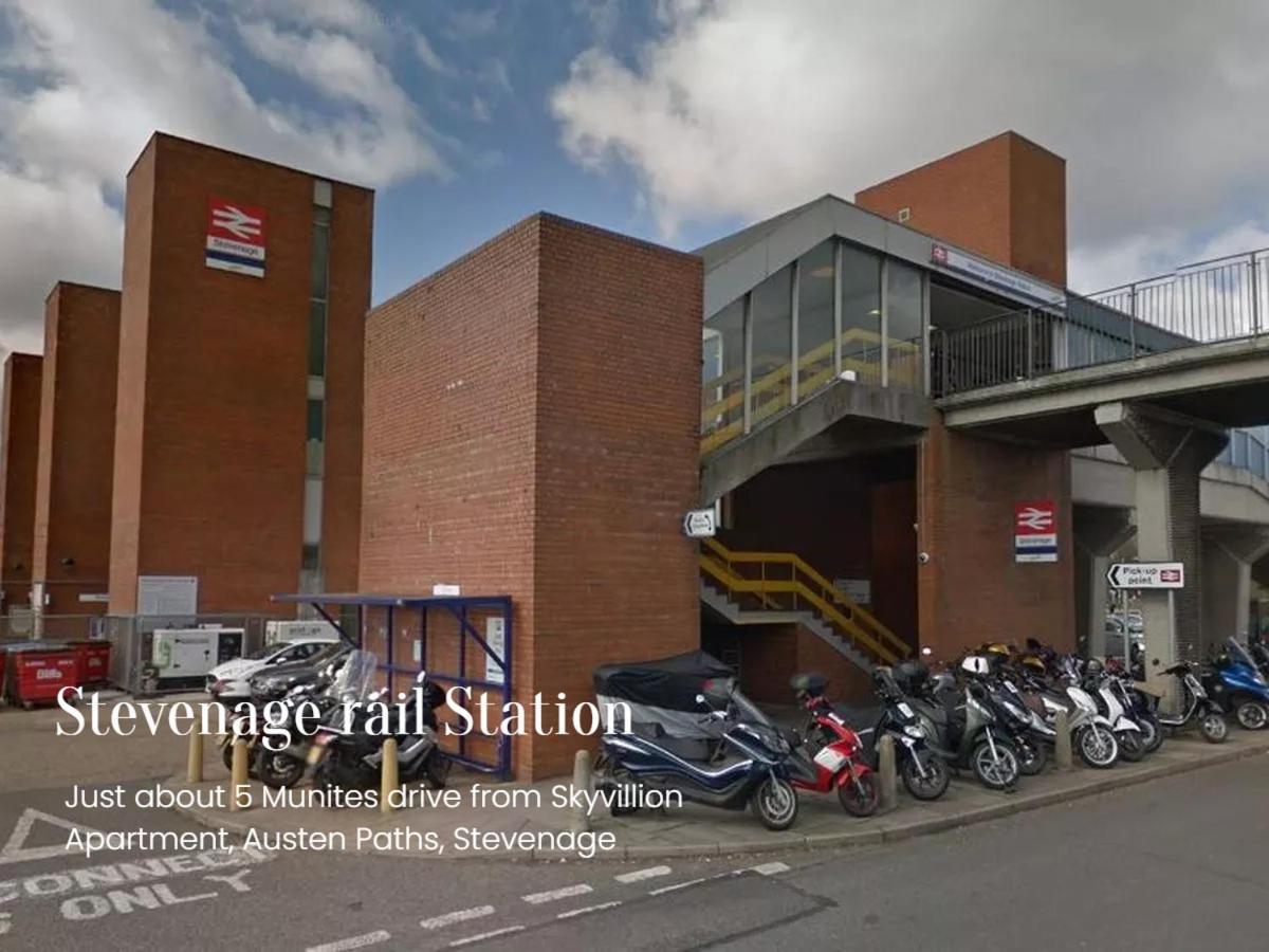 Apartamento Skyvillion-Stevenage Amazing 3Bed House, Garden, Free Off Street Parking For 2 Cars, Wifi Exterior foto